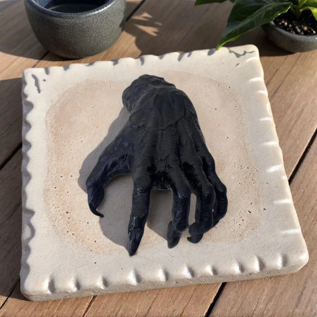 1 Halloween Decoration, Ghost Hand Creative Accessories, Witch Arm, Devil Claw Hooks, Suitable for Haunted House Wall Decoration Props.